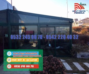 Cafe Cam sistemleri, giyotinli cam sistemleri, Cam ile kapama. MAVİ CAM 0532 245 00 78  Cam ile Kapatma, Cam Kapatma Uygulayıcısı, Mavi Cam, 0532 245 00 78  Kış bahçesi, Kısaca; Cam vb. örtü ile çevrelenmiş içinde oturulabilir bahçe. Çevresi camlarla çevrili küçük cam evler görünümündeki kış bahçeleri, evlerde dört mevsim sıcak ve aydınlık bir bahçe keyfi yaşatır.