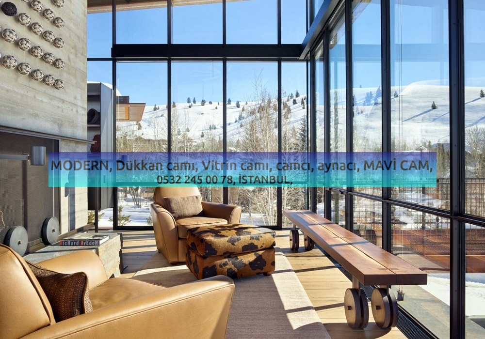 Dükkan Camı (Storefront Glass)
1.	Güvenlik: Dükkan camları genellikle laminat veya temperli cam gibi dayanıklı malzemelerden yapılır. Bu cam türleri, kırılma durumunda parçalanmayı önleyerek güvenliği artırır.
2.	Görsellik: İşletmenizin dış görünümünü belirler. Yüksek kaliteli ve estetik dükkan camları, müşteri çekmek için önemlidir.
3.	Isı Yalıtımı: Çift camlı (double glazing) sistemler enerji tasarrufu sağlar ve iç ortamın sıcaklığını korur.
Vitrin Camı (Display Case Glass)
1.	Şeffaflık: Vitrin camları, sergilenen ürünlerin net bir şekilde görülmesini sağlar. Genellikle yüksek şeffaflığa sahip camlar kullanılır.
2.	Koruma: Vitrin camları, sergilenen eşyaların zarar görmesini engeller. Bu nedenle darbelere ve çizilmelere karşı dayanıklı olmalıdır.
3.	Işık İletimi: Işığın iyi geçişini sağlayarak, ürünlerin en iyi şekilde sergilenmesine olanak tanır.
Cam Türleri
•	Laminat Cam: İki veya daha fazla cam tabakasının arasında plastik bir tabaka ile birleştirilir. Yüksek dayanıklılık ve güvenlik sağlar.
•	Temperli Cam: Isıl işlemle güçlendirilmiş camdır ve kırıldığında küçük, zararsız parçalara ayrılır.
•	Çift Cam: İki cam tabakası arasında hava veya gaz dolu bir boşluk bulunur. Isı yalıtımı için idealdir.
Satın Alma ve Montaj
•	Satın Alma: Yerel cam firmalarından veya yapı malzemesi satıcılarından temin edilebilir. İnternet üzerinden de sipariş verebilirsiniz.
•	Montaj: Profesyonel bir ekip tarafından yapılması tavsiye edilir. Doğru montaj, camın güvenliğini ve uzun ömürlülüğünü sağlar
